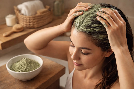 Argile verte pour les cheveux : un soin capillaire naturel aux multiples usages
